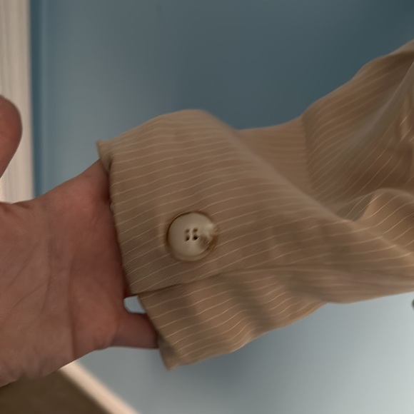 Tan Jones New York blazer with faux pockets and button closure Size: 14 - Picture 5 of 9